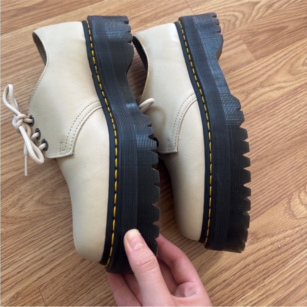 Cream Dr Martens